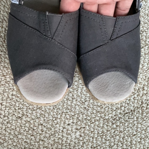 TOMS Wedges Espadrilles Ash Gray Canvas Women’s size 10 - Picture 4 of 9